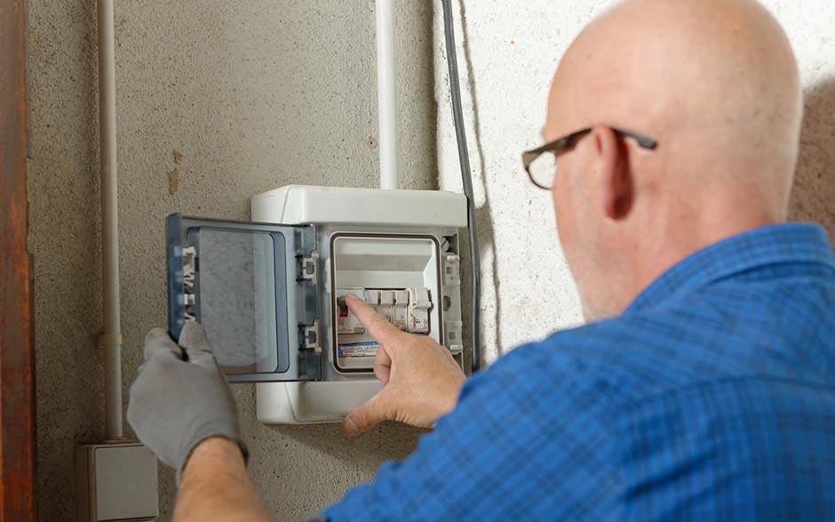 cherche électricien pas cher Garches